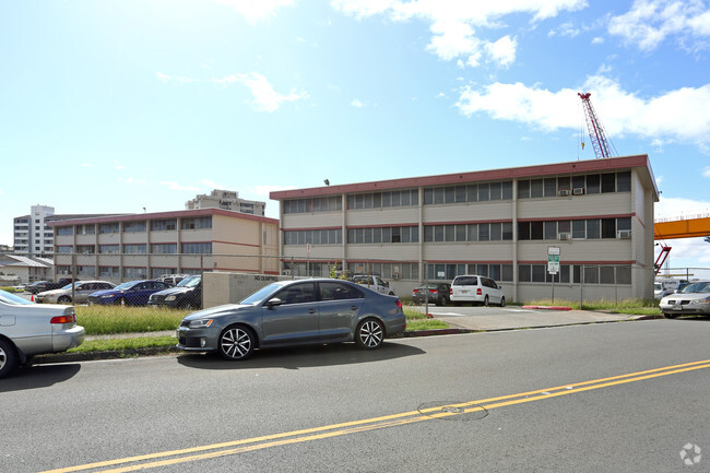 Building Photo - Makalapa Manor Apartments