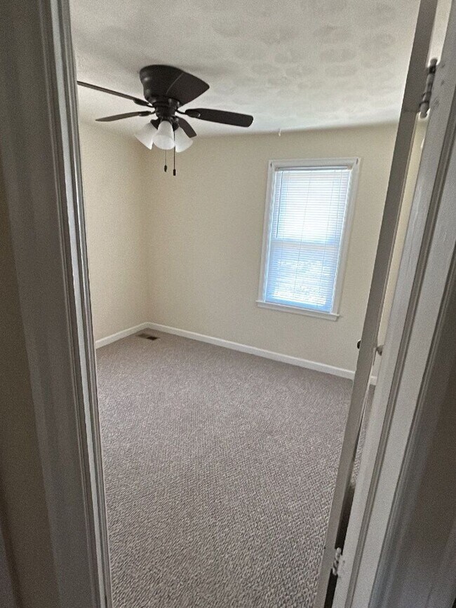 Building Photo - 2017 Elmwood Ave