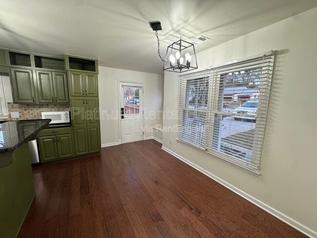 Building Photo - 1886 Benson Ave SE