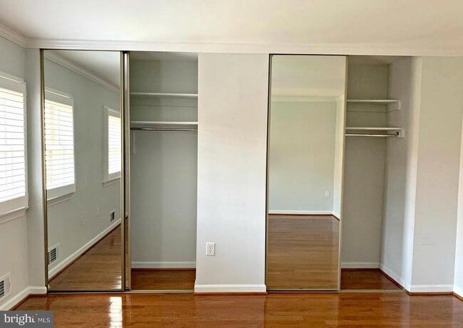 Building Photo - 1040 N Royal St