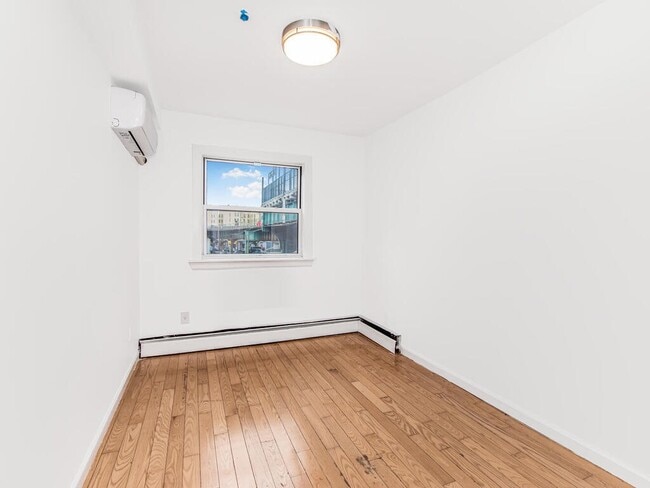 Building Photo - 661 Sagamore St
