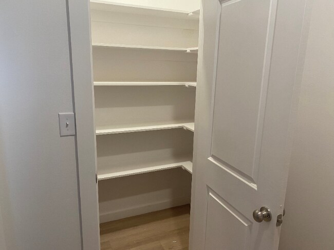 Building Photo - 5537 Itasca St