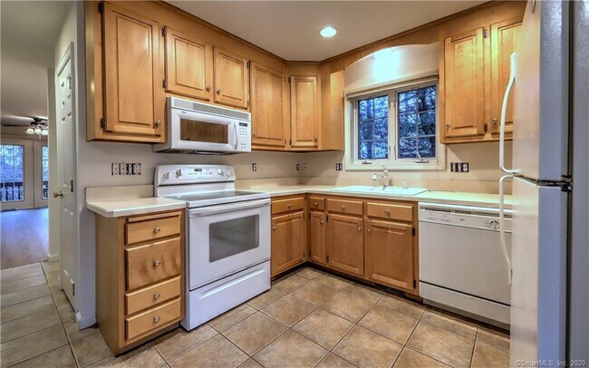 Building Photo - 60 Grove St