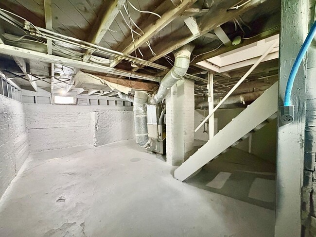 Building Photo - 1034 Huey St
