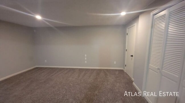 Building Photo - 1505 NE Jade St