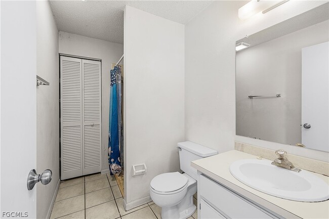 Building Photo - 1733 NE 7th Pl