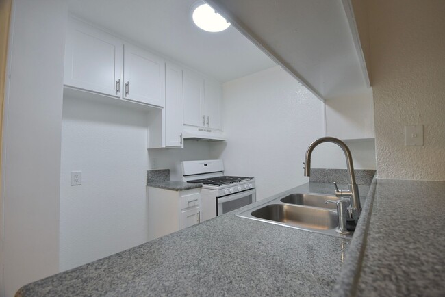 Building Photo - 21018 Gresham St