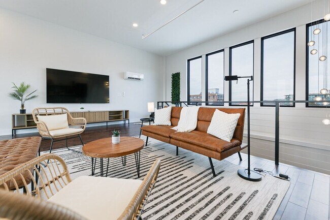 Building Photo - Penthouse in Downtown Asheville 3BD/3.5BA ...