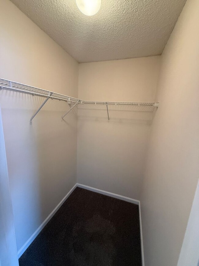 Building Photo - Discover Comfort and Convenience 3 BR/3 BA Home in Desirable Bridgewater Community!