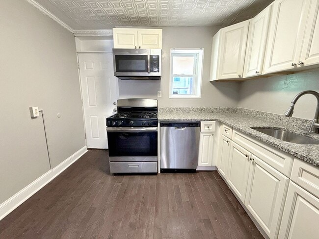 Building Photo - Charming Baltimore Rowhome with Private Backyard & Modern Updates