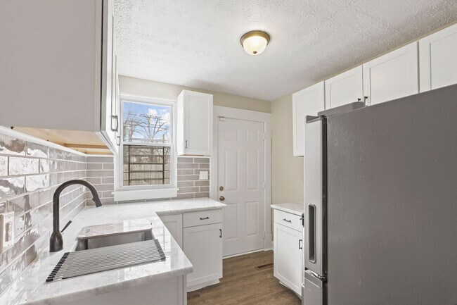 Building Photo - 829-831 Studer Ave
