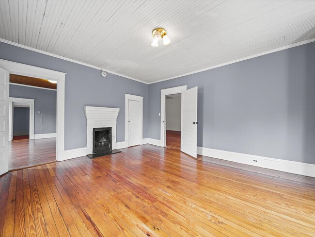 Building Photo - 4 Bedroom/2 Bath Home for Rent