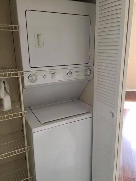 Building Photo - 2445 SW 18th Ter