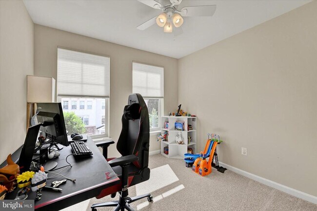 Building Photo - 7650 Lyndon Ct