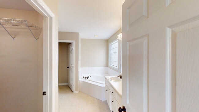 Building Photo - 253 High Meadows Cir