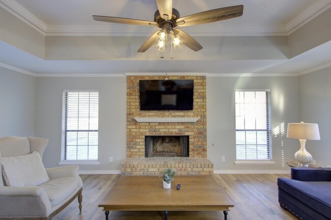 Primary Photo - 5805 Sidney Dr