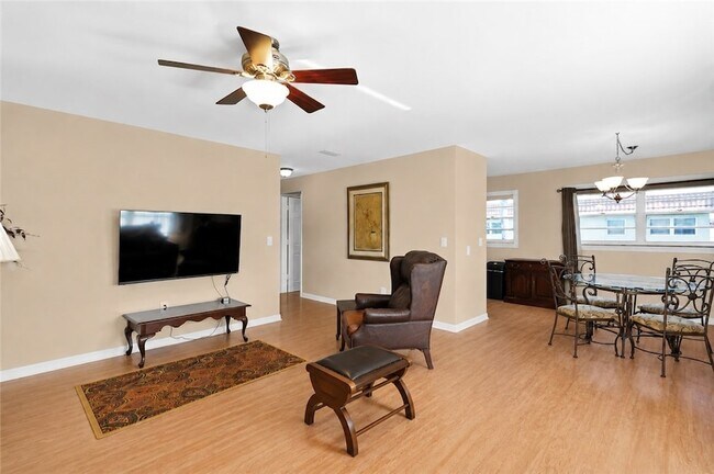 Building Photo - 107 Spring Lake Ct