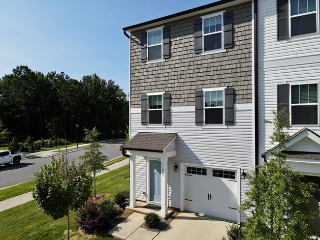 Building Photo - 11005 Woodland Crk Wy