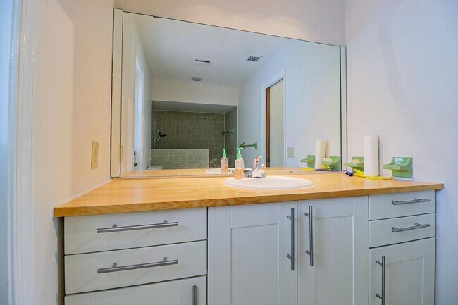 Building Photo - 1329 NW 84th Dr