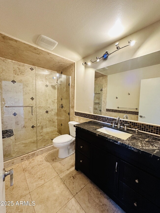 Building Photo - 3839 E Sunnyside Dr