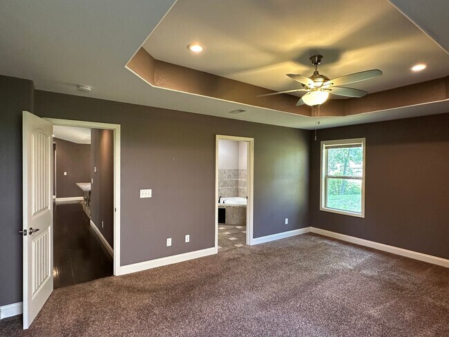 Building Photo - 4 Bed 2 Bath FOR RENT in Waynesville