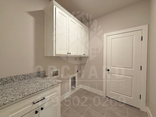 Building Photo - 983 Madden St