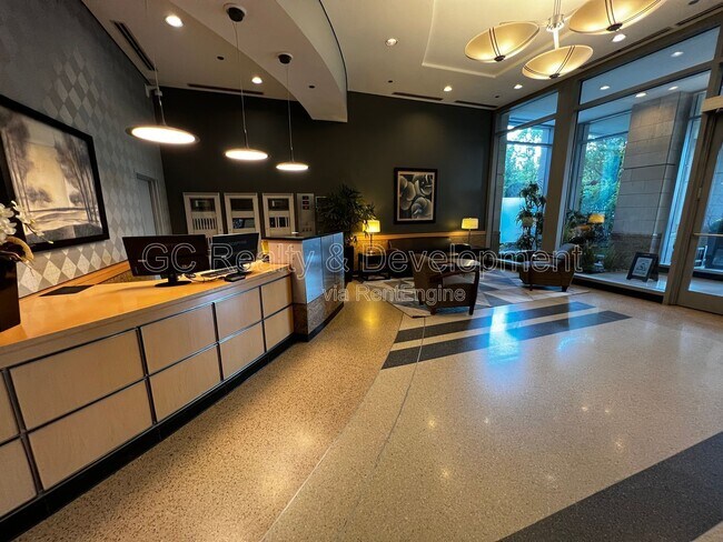 Building Photo - 1600 S Prairie Ave