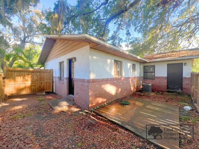 Building Photo - 120 Rosalynn Cir