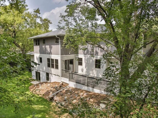 Building Photo - 5321 Interlachen Blvd