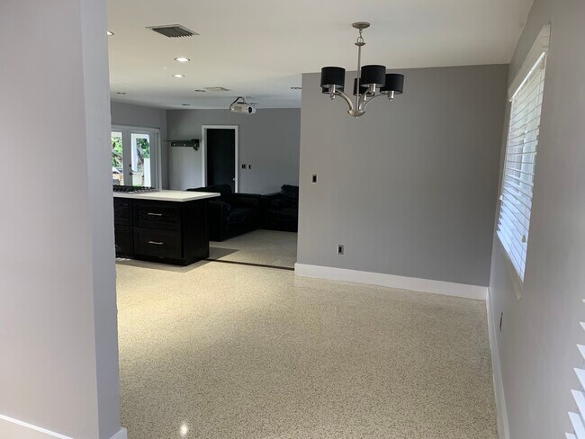 Building Photo - 10790 SW 88th Ave