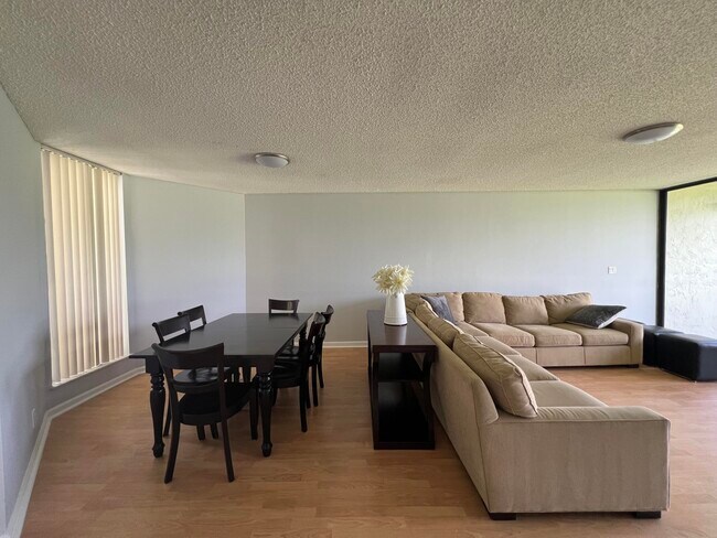 Building Photo - 6417 La Costa Dr