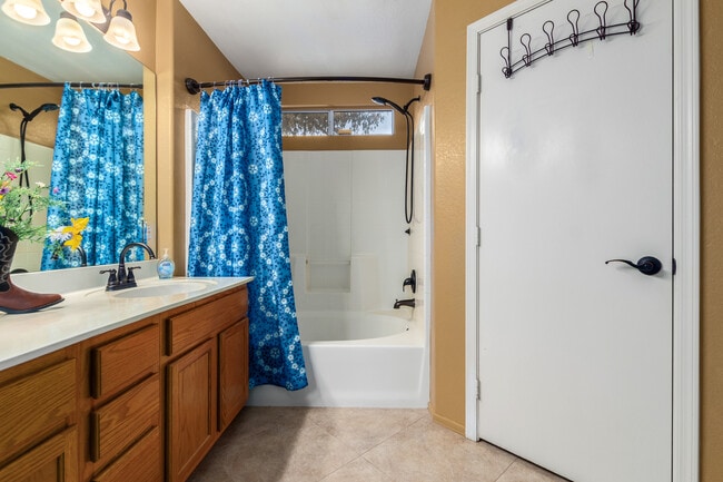 Building Photo - 9150 W Grovers Ave