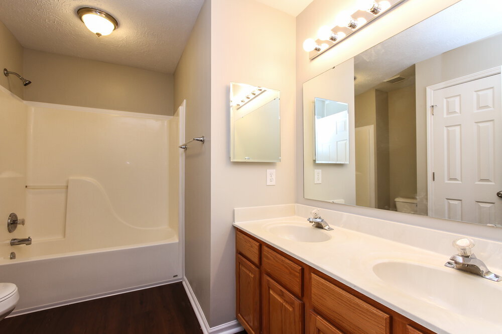 Building Photo - 8339 Glen Highlands Dr