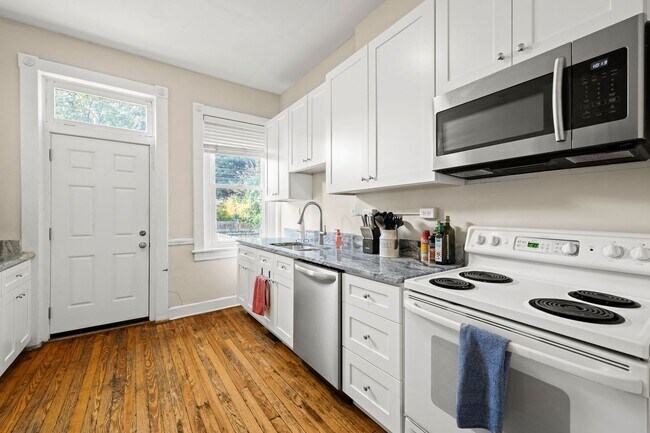 Building Photo - 1719 Hanover Ave