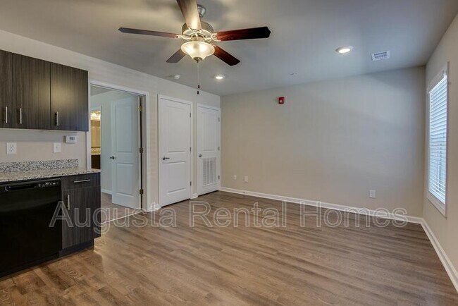 Building Photo - 2507 Otter Run