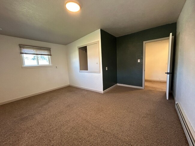 Building Photo - Cozy 2 Bed, 1 Bath Cottage in the Heart of Hamilton