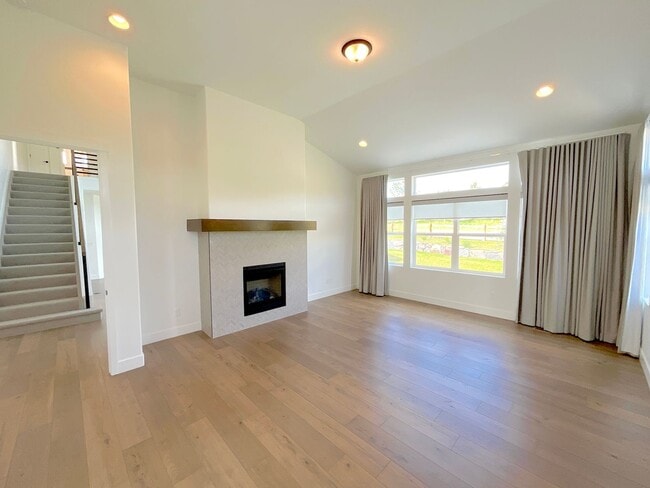 Building Photo - 5 Bedroom Home Available Near Baptist Rd &...