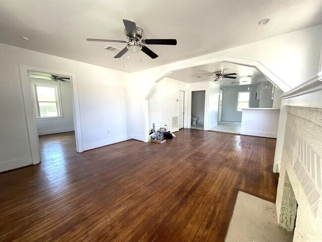 Building Photo - 107 Sinclair St