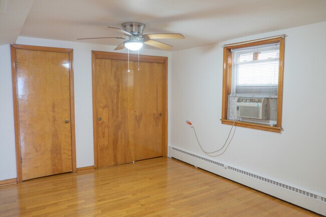 Building Photo - 5520 S Pulaski Rd