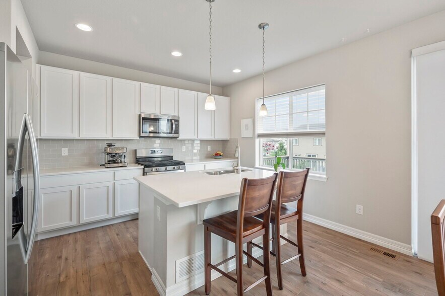 Building Photo - 7363 S Scottsburg Way