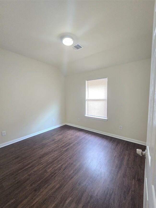 Building Photo - 2112 Davis St