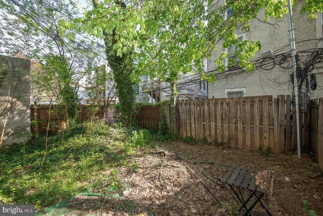 Building Photo - 1526 Mt Vernon St