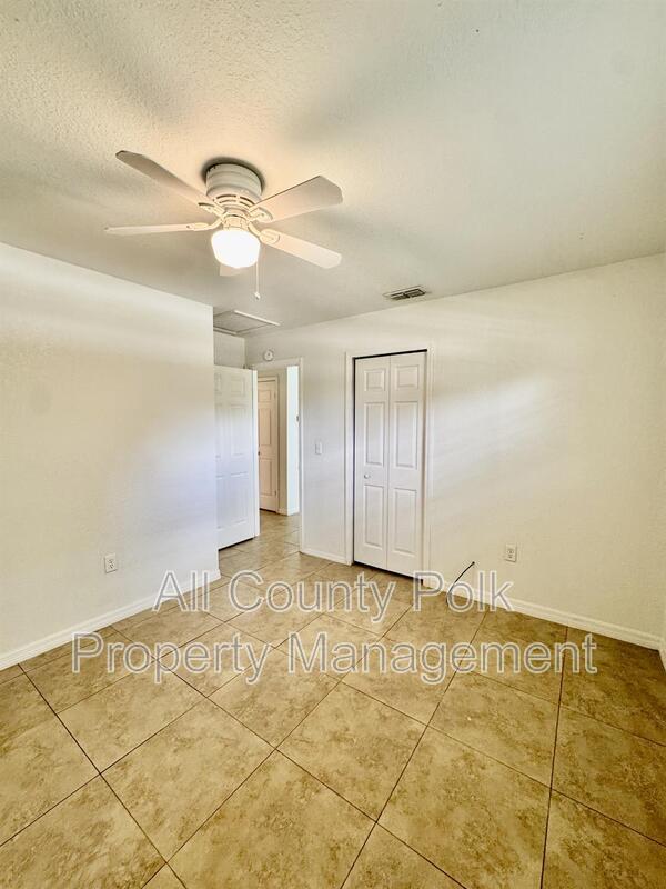 Building Photo - 2415 S Crystal Lake Dr