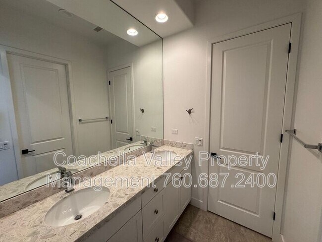 Building Photo - 74635 Tesla Dr