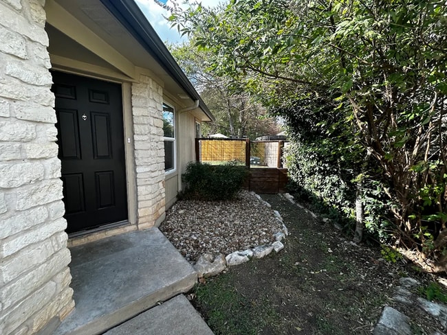 Building Photo - Move-In Ready 3BR/2BA in Round Rock - Enjo...