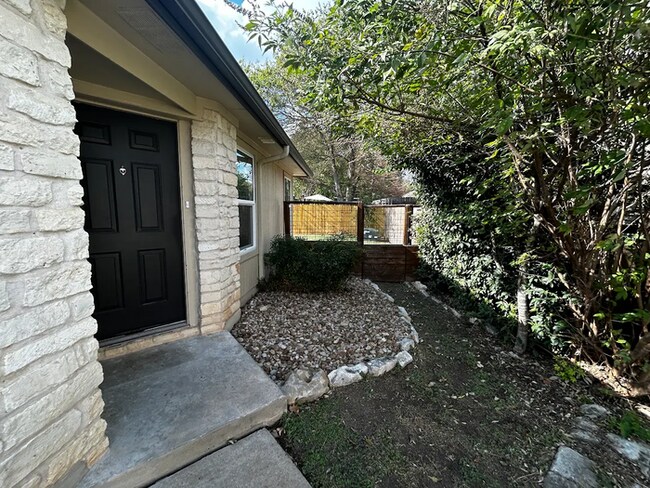 Building Photo - Move-In Ready 3BR/2BA in Round Rock - Enjoy One Month Free Rent When You Move In by November