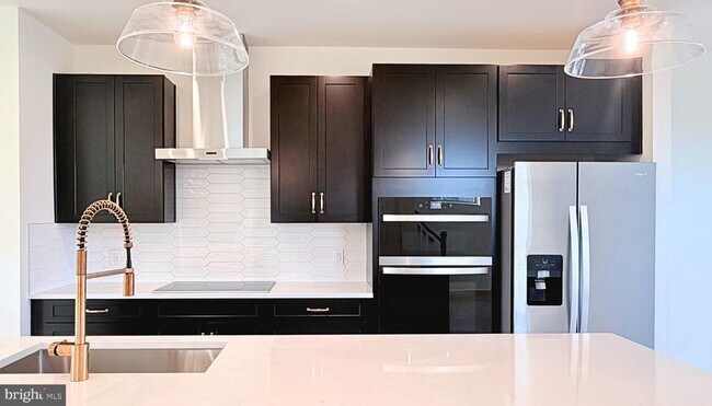 Building Photo - 43800 Mystic Maroon Ter