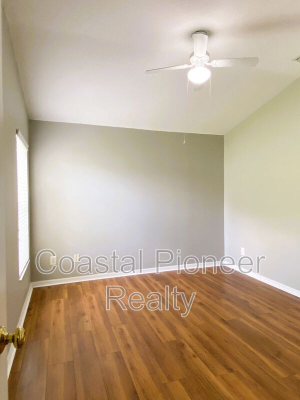 Building Photo - 29832 Cedar Waxwing Dr