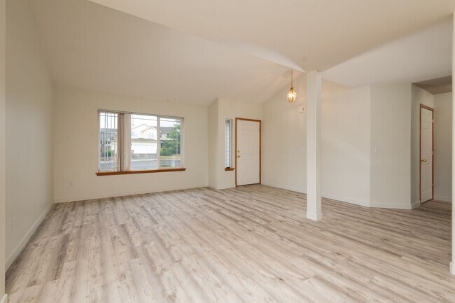 Building Photo - Crofton Hills 2 story