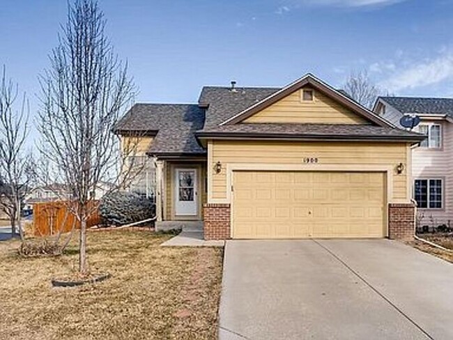 Building Photo - Gorgeous 3000 sq ft. 4 Bed, 3.5 Bath Home,...